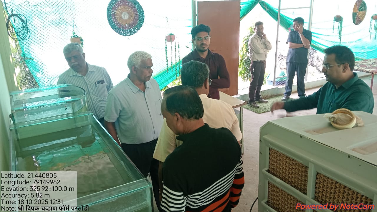 Visit of Hon’ble Dr. Niteen Patil, Vice Chancellor, MAFSU, Nagpur to Cage fish culture units at Pench Reservoir  on 18102025 (17).jpg